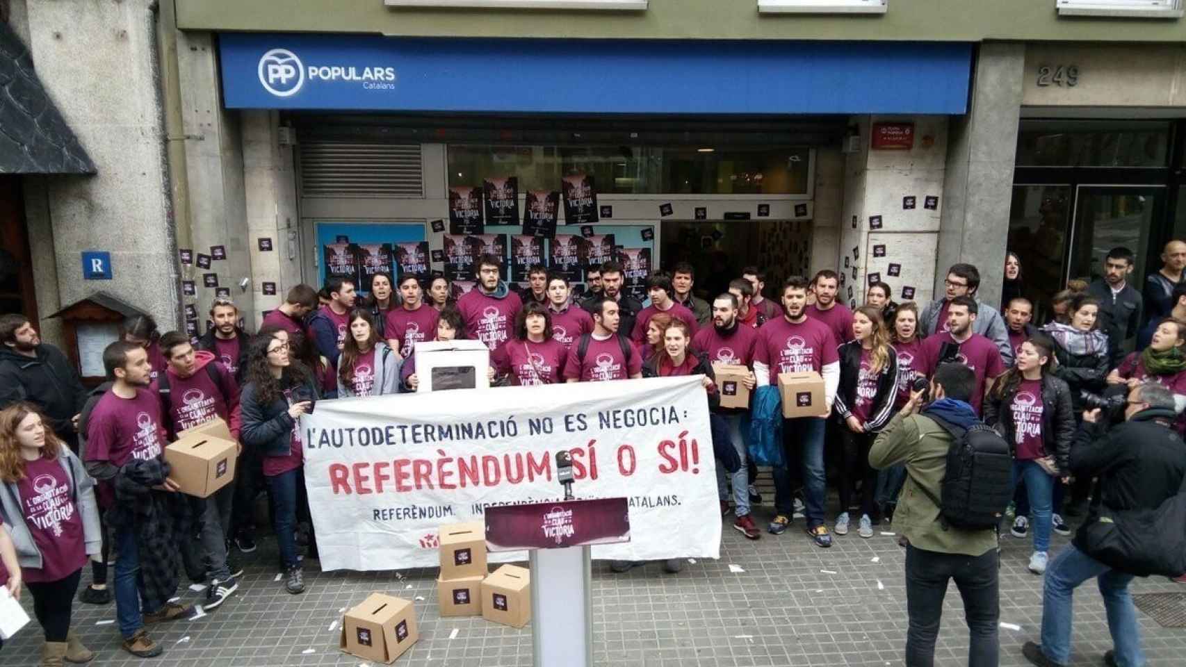 Protesta de Arran ante la sede del PP en Barcelona / @ARRAN