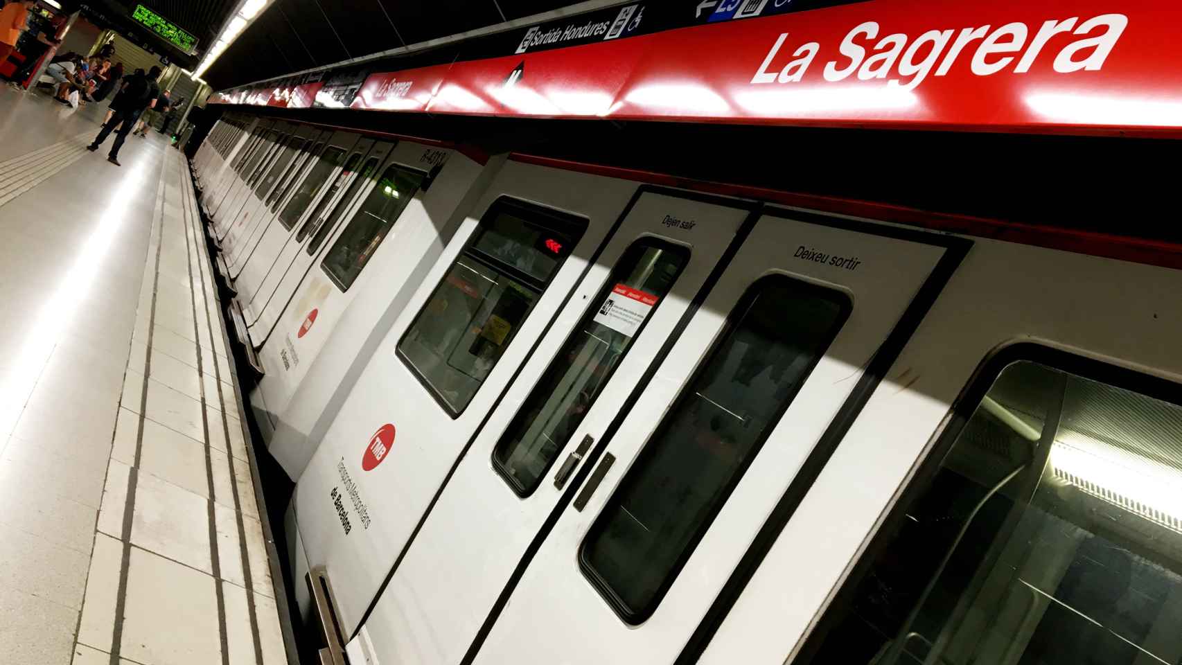 Un metro parado en la estación de La Sagrera / DGM