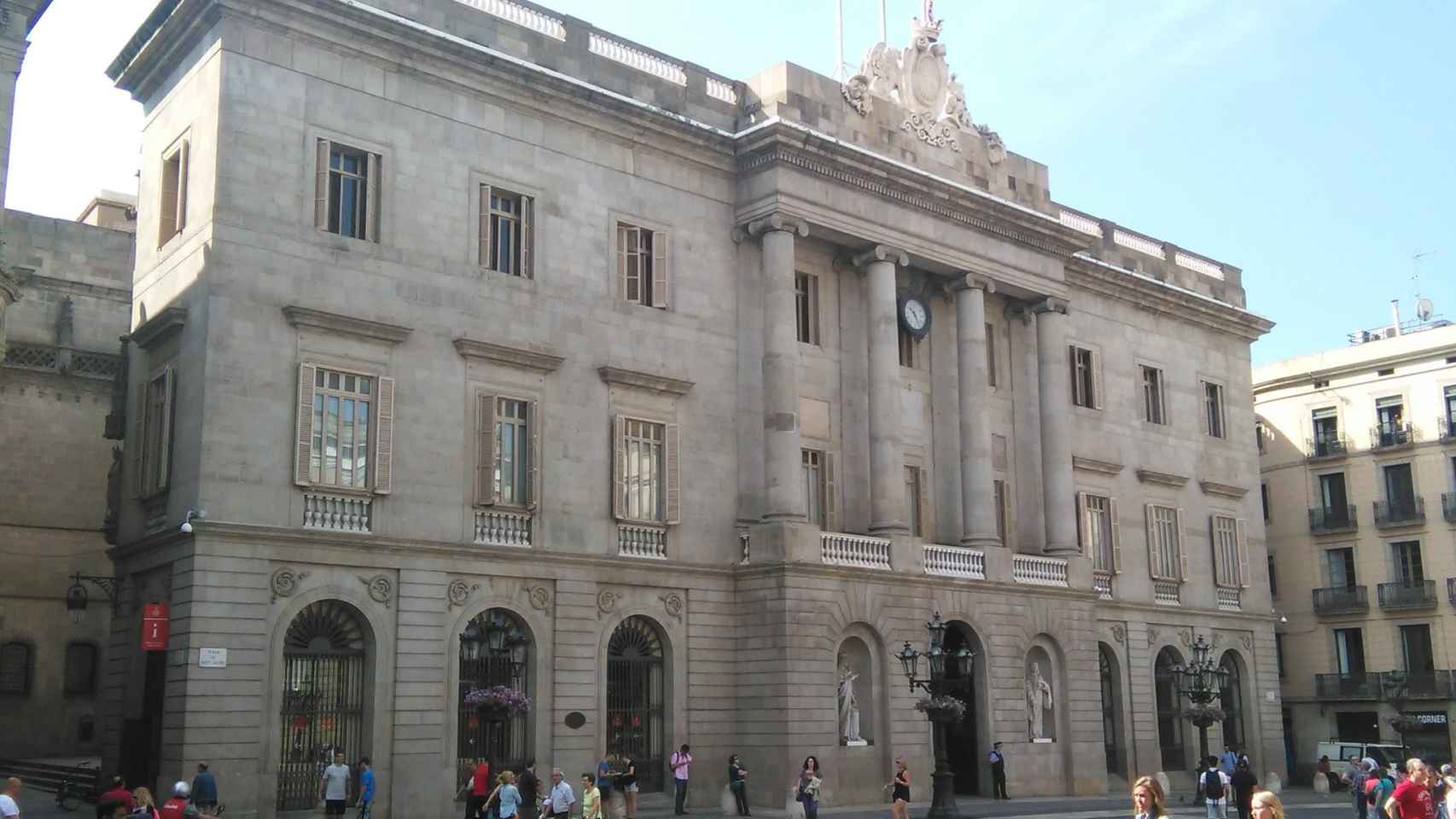 Exterior del Ayuntamiento de Barcelona / Cuenta de Twitter de l'Ajuntament