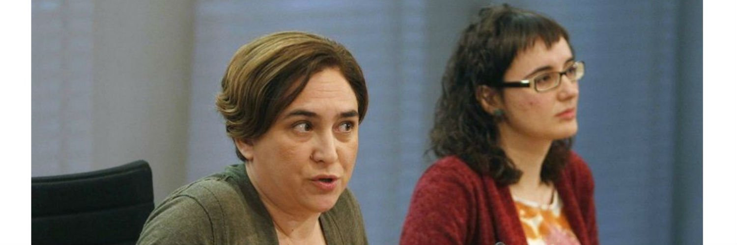 La alcaldesa Ada Colau junto a al regidora de movilidad, Mercedes Vidal / EFE