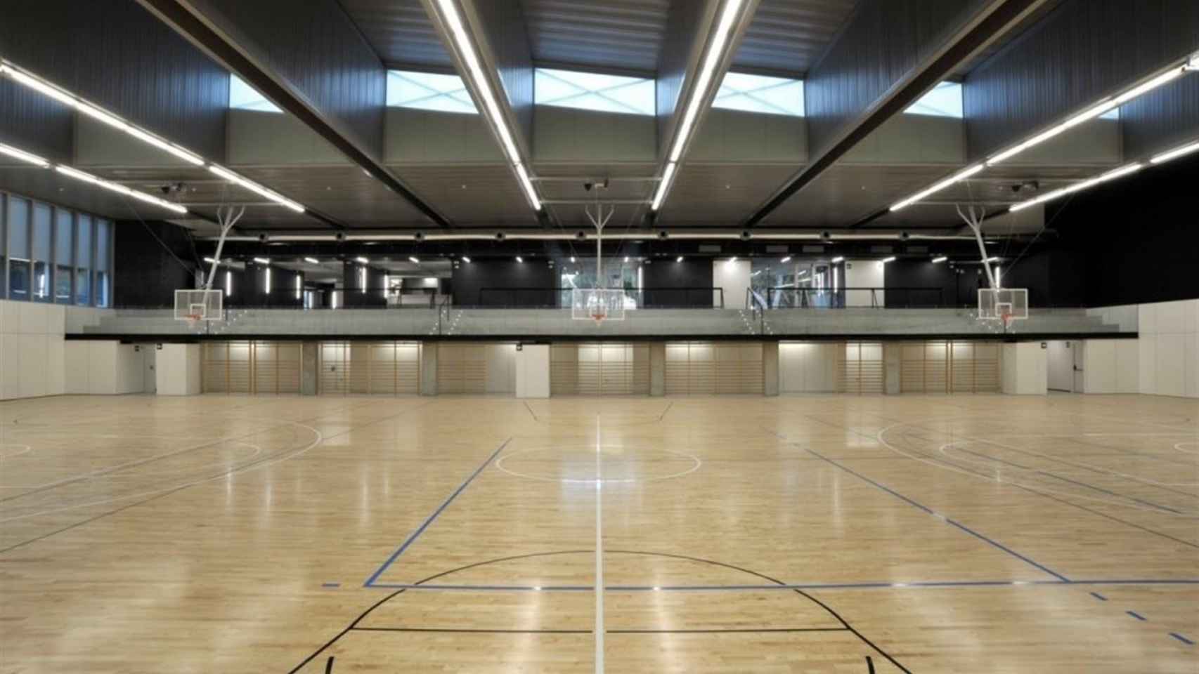 Interior del nuevo polideportivo en el barrio de La Marina / Ajuntament de Barcelona