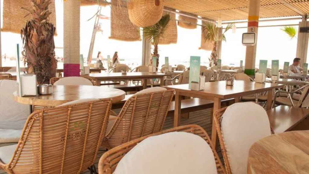 El Mokaï Beach Bar, uno de los mejores bares con terraza para ver el atardecer