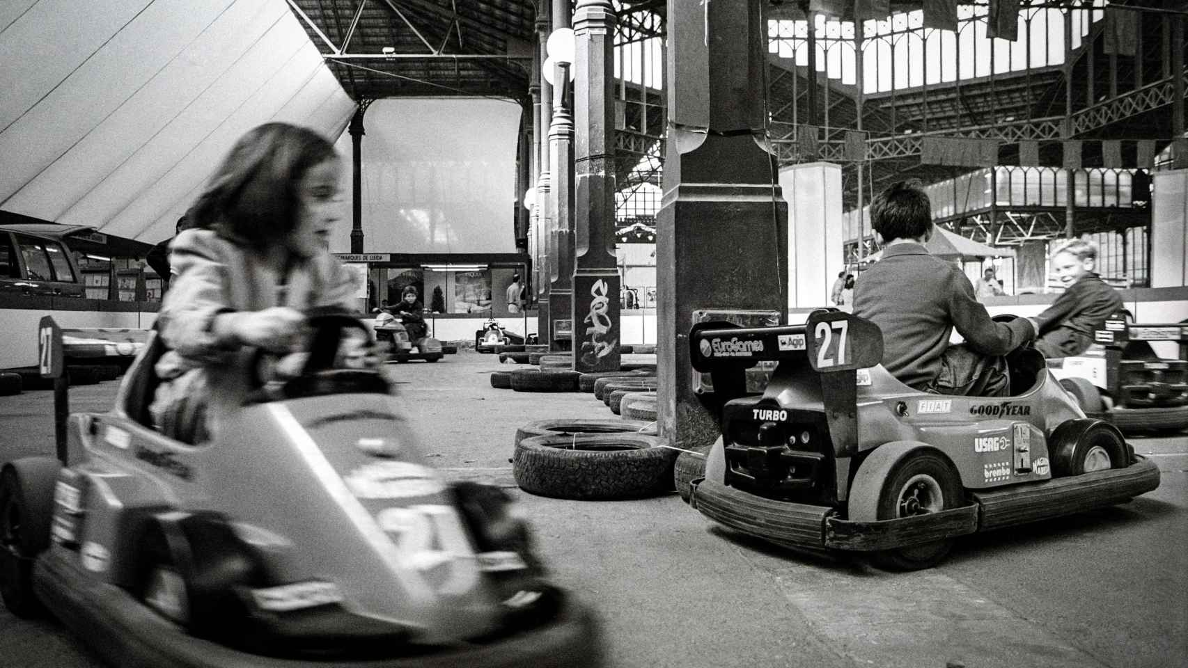 Atracciones infantiles en el mercado del Born durante una fiesta organizada por Convergència Democràtica de Catalunya en 1990 / PERE VIRGILI