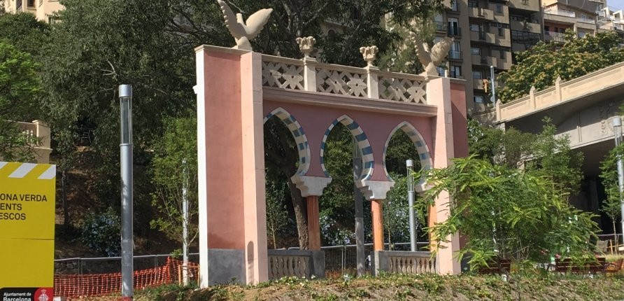 Los arcos mozárabes restaurados en el jardín arabesco de Vallcarca / XFDC