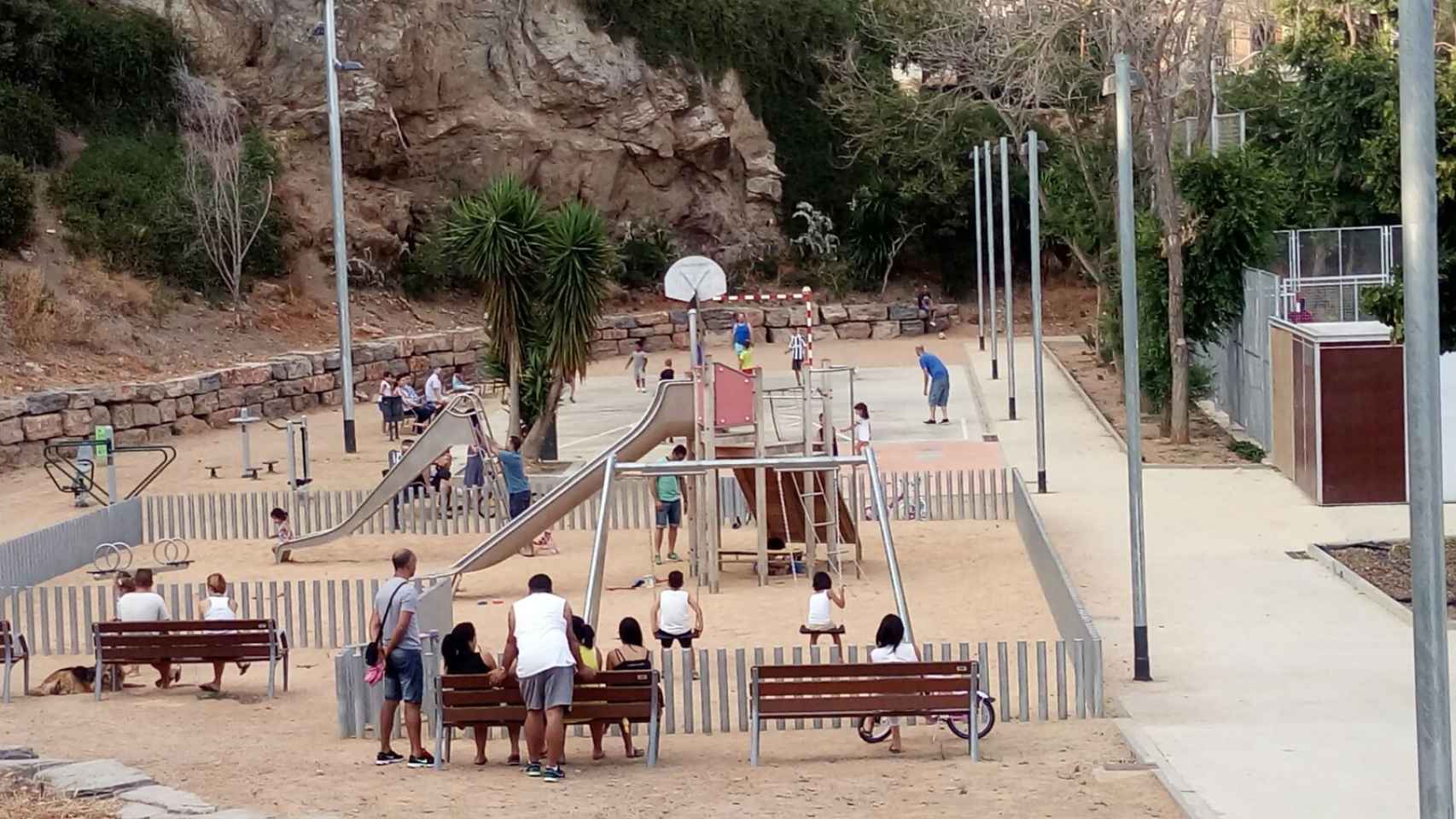 Plaza de les Pedreres / Plataforma Can Baró