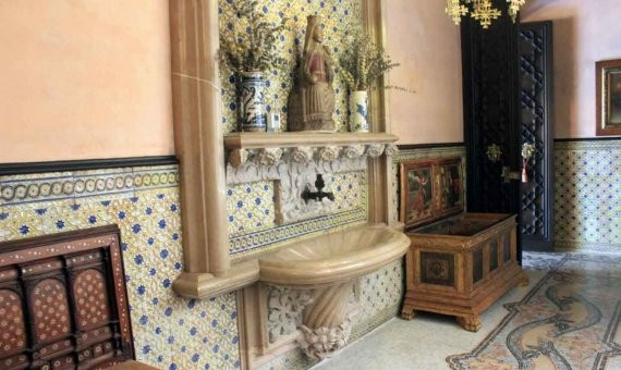 Lavamanos y pequeño altar en Casa Amatller. / CR
