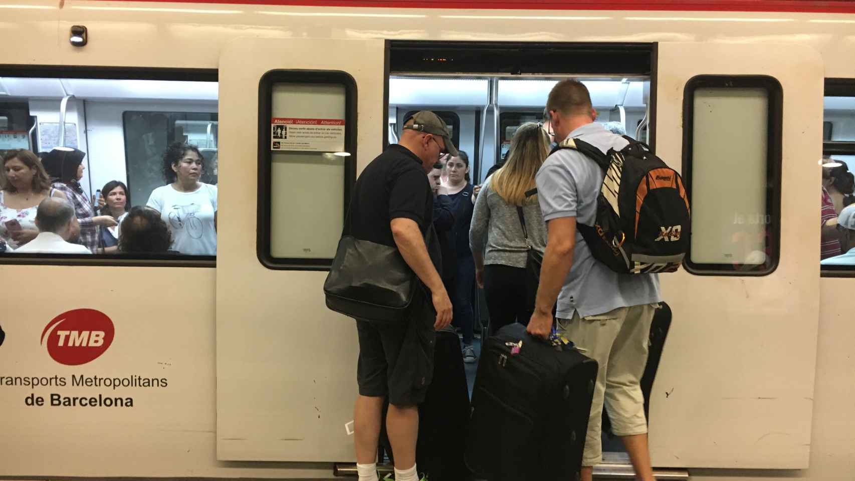 Turistas en el metro