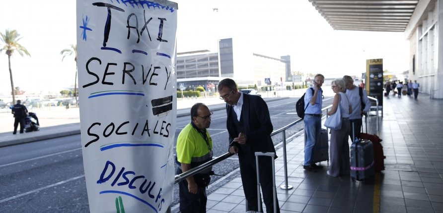 En la T1 solo hay taxis para emergencias y personas con movilidad reducida / EFE/Alejandro García