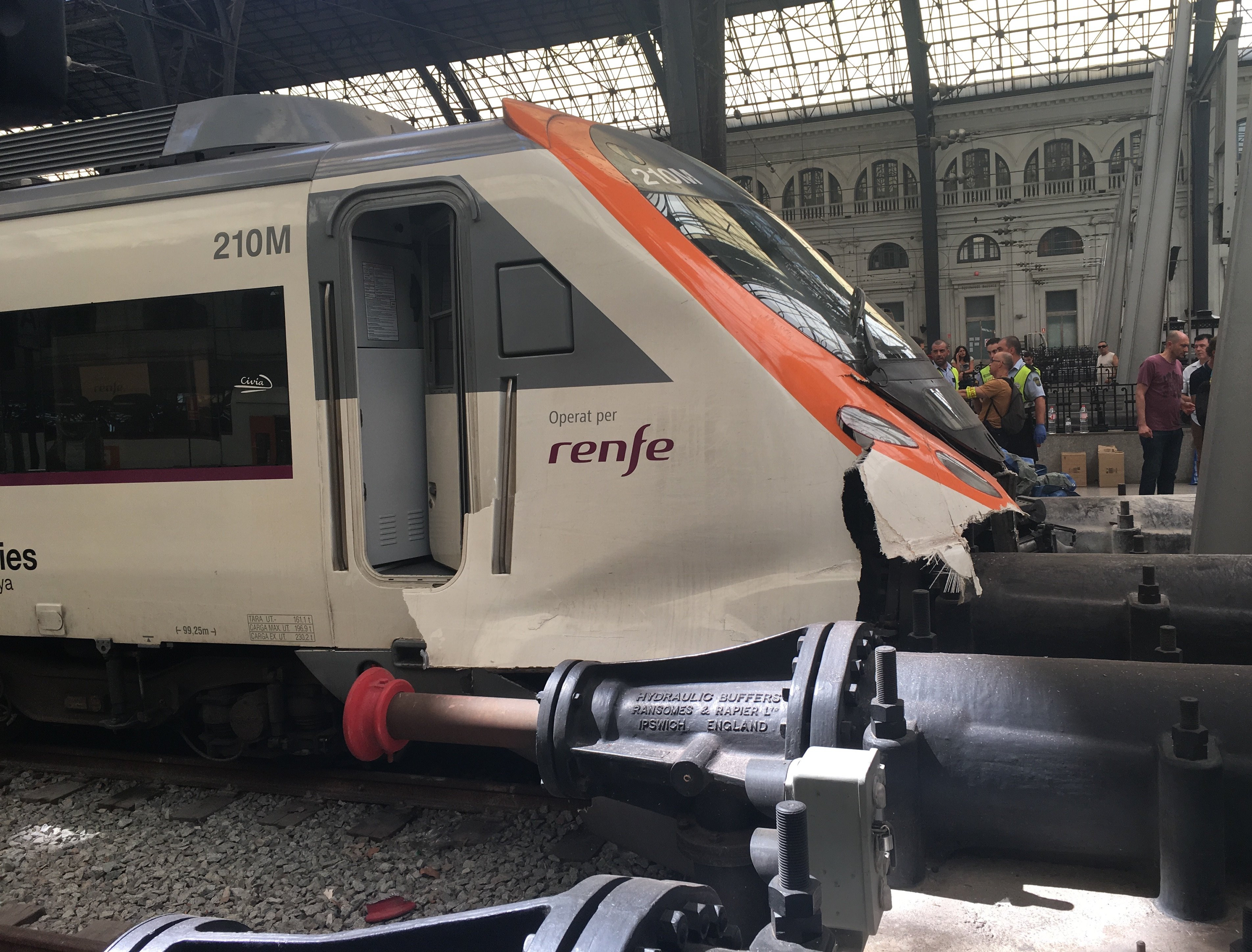 Estado del tren accidentado en la Estación de França / A.V.D