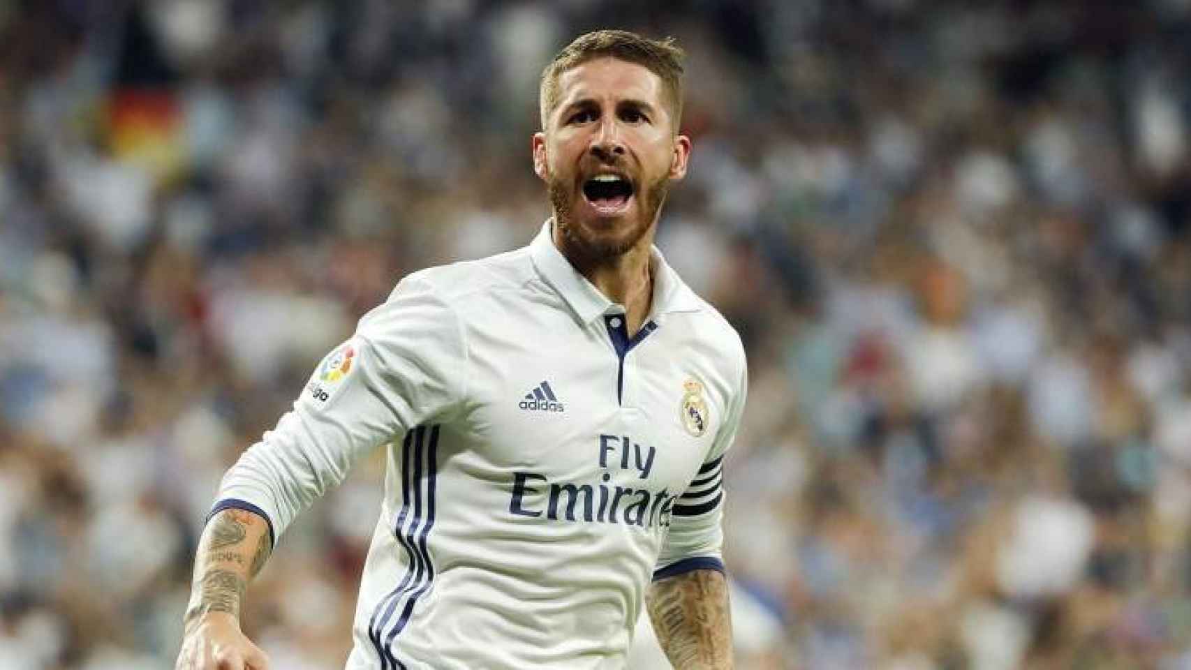 El defensa del Real Madrid, Sergio Ramos, se alegra de la posible salida de Neymar del Barça / EFE