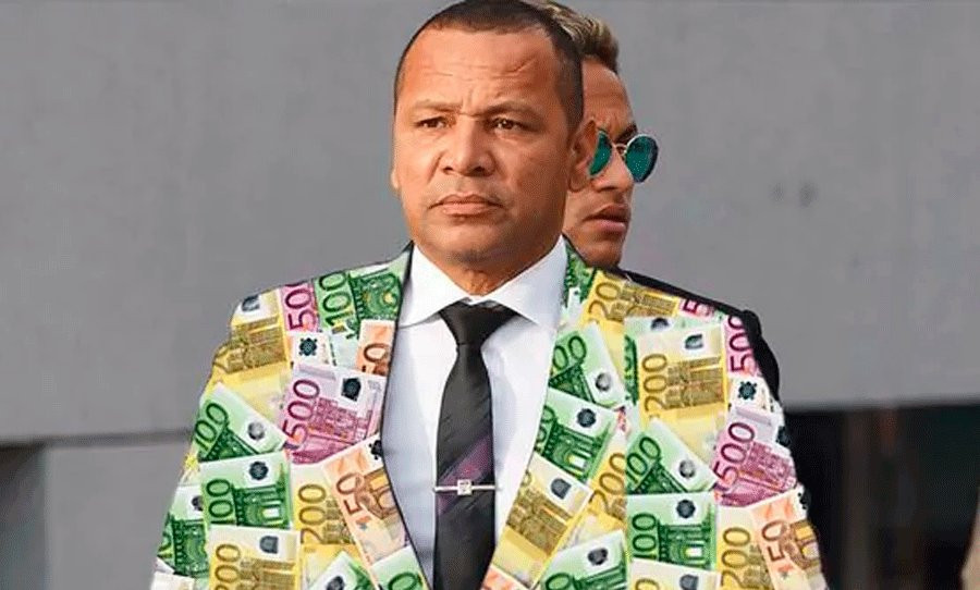 Traje de billetes del padre de Neymar