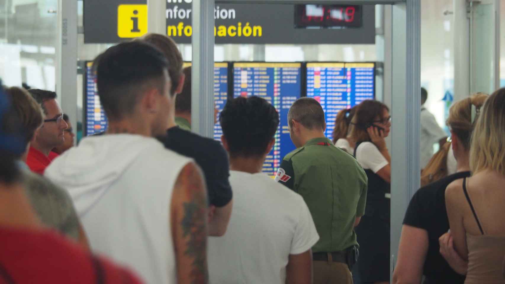 Colas en el Aeropuerto de Barcelona en una nueva jornada de huelga / ARNAU MAS