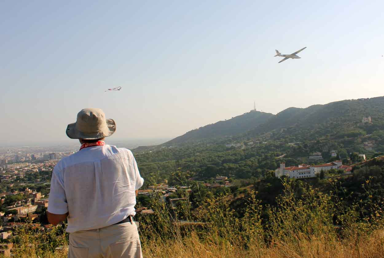 Collserola proporciona paz, silencio y tranquilidad para volar estos aviones. / CR