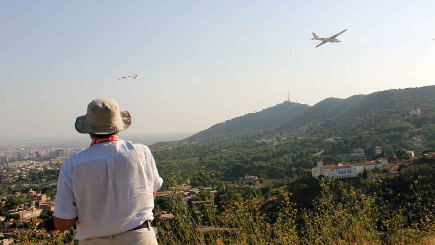 Collserola proporciona paz, silencio y tranquilidad para volar estos aviones. / CR