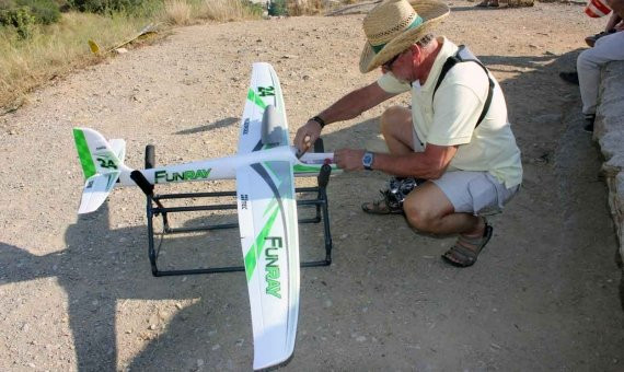 Los aviones también requieren algunos cuidados de vez en cuando. ( CR