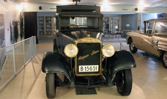 Un modelo de Hispano Suiza transformado como coche fúnebre. / CR.