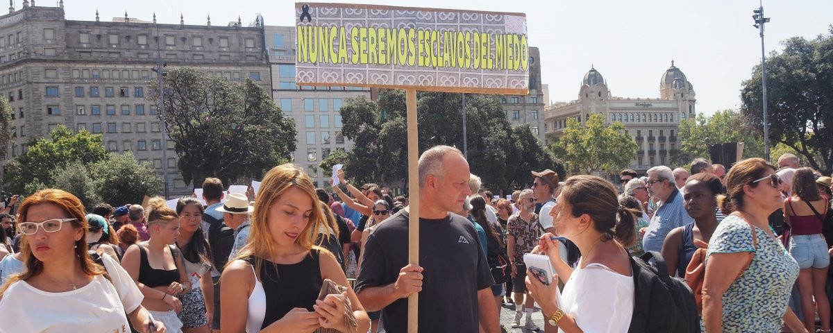 Homenaje en Plaça Catalunya