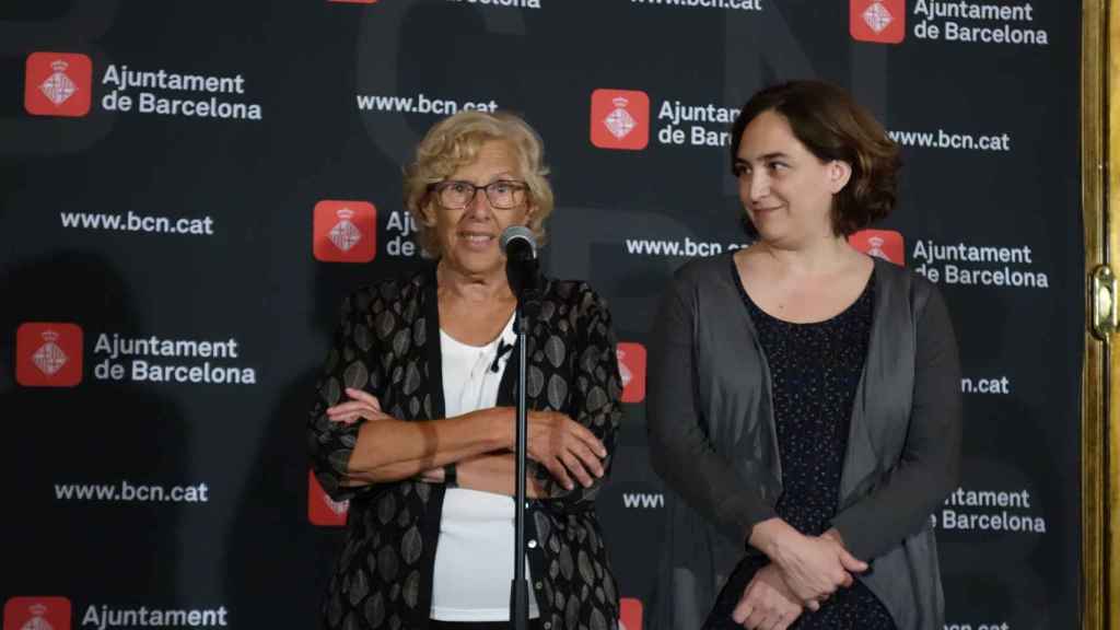 La exalcaldesa de Madrid, Manuela Carmena, junto a la alcaldesa de Barcelona, Ada Colau / DGM