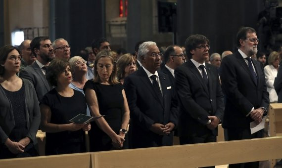 Las autoridades han ocupado las primeras filas del templo / EFE