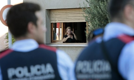 Despliegue policial en Sant Sadurní d'Anoia / EFE- Susanna Sáez