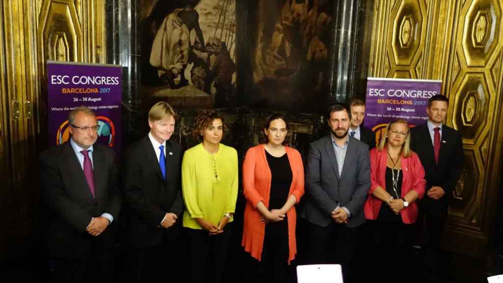 Las autoridades políticas y científicas en la presentación del congreso en el Ayuntamiento de Barcelona / DGM