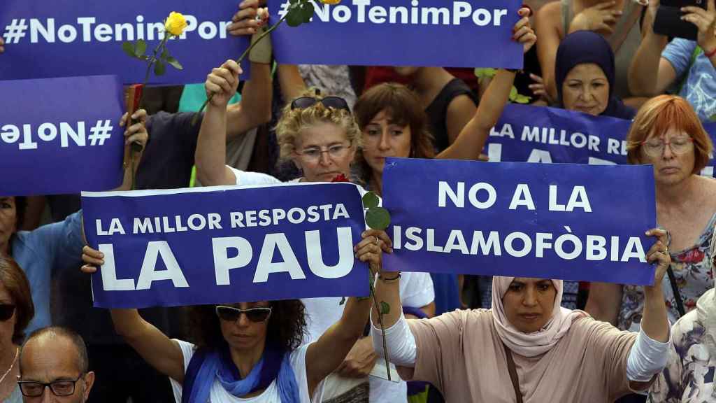 Un momento de la manifestación contra los atentados yihadistas en Catalunya / EFE - Alberto Estevez