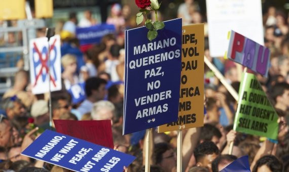 Pancartas en contra de las políticas del PP / EFE- Alejandro García