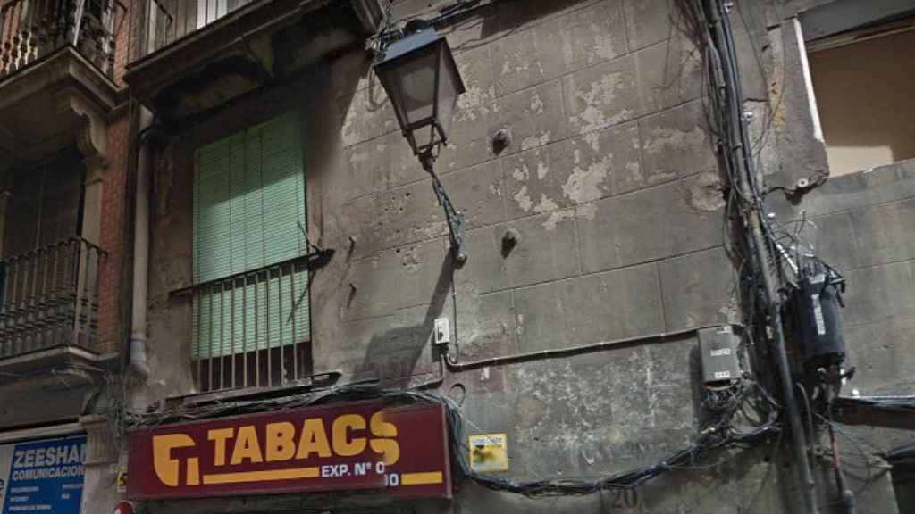 Imagen exterior de los balcones y el local de la finca afectada / Google Maps