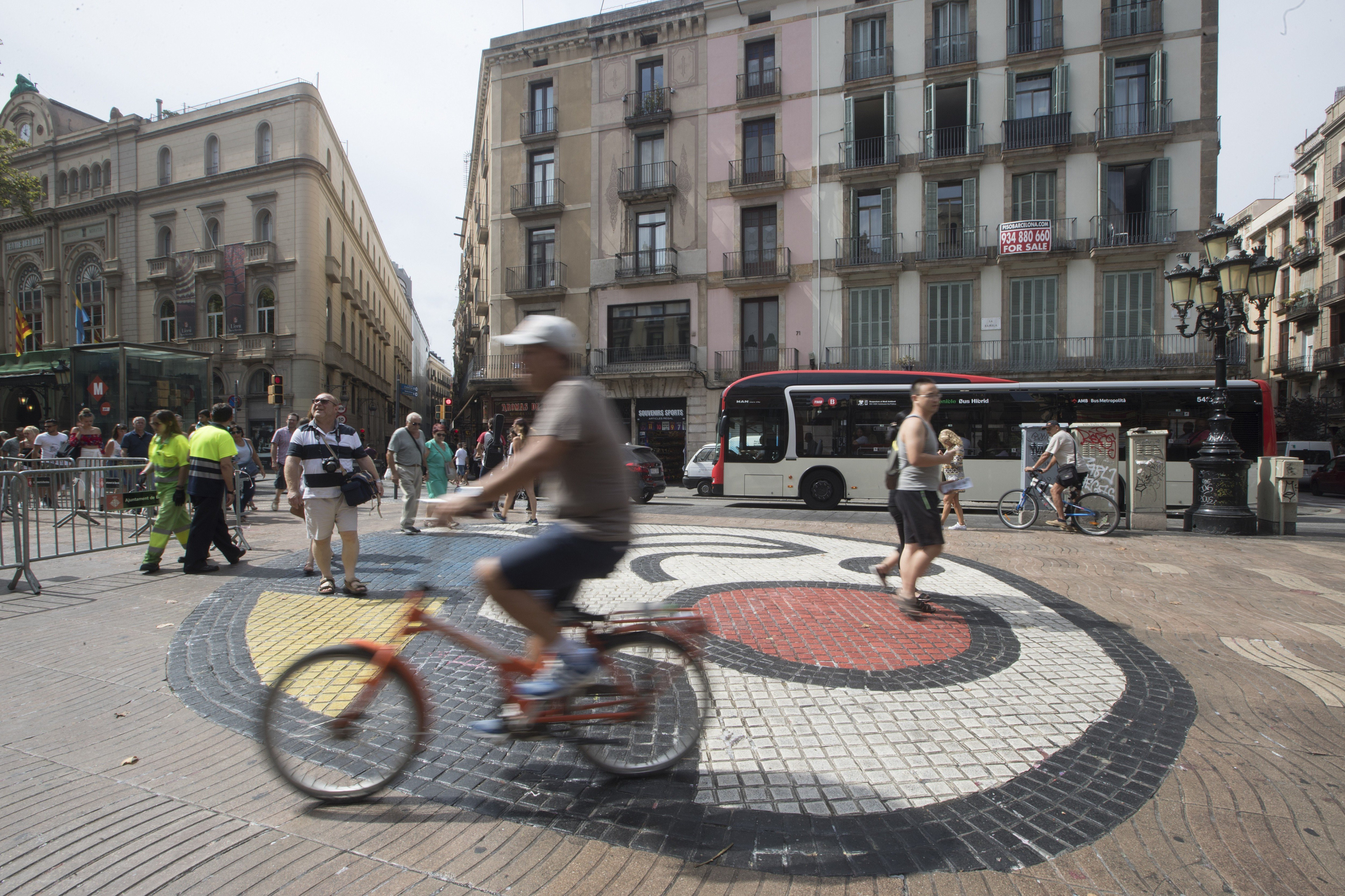 El mosaico de Joan Miró en la Rambla de Barcelona, que recupera la normalidad / Marta Pérez