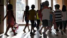 Niños entrando en la escuela / EFE