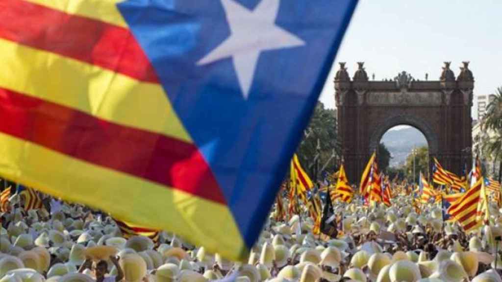 Miles de personas en una manifestación de la Diada del 11-S / EFE