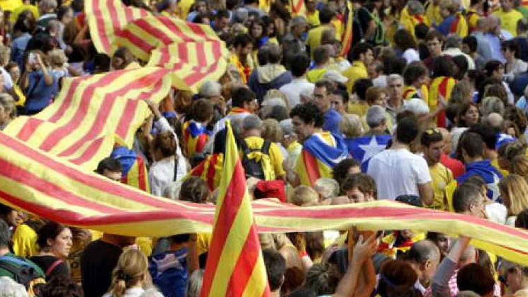 Las últimas manifestaciones han congregado a cientos de miles de personas y colapsan el centro de Barcelona / EFE