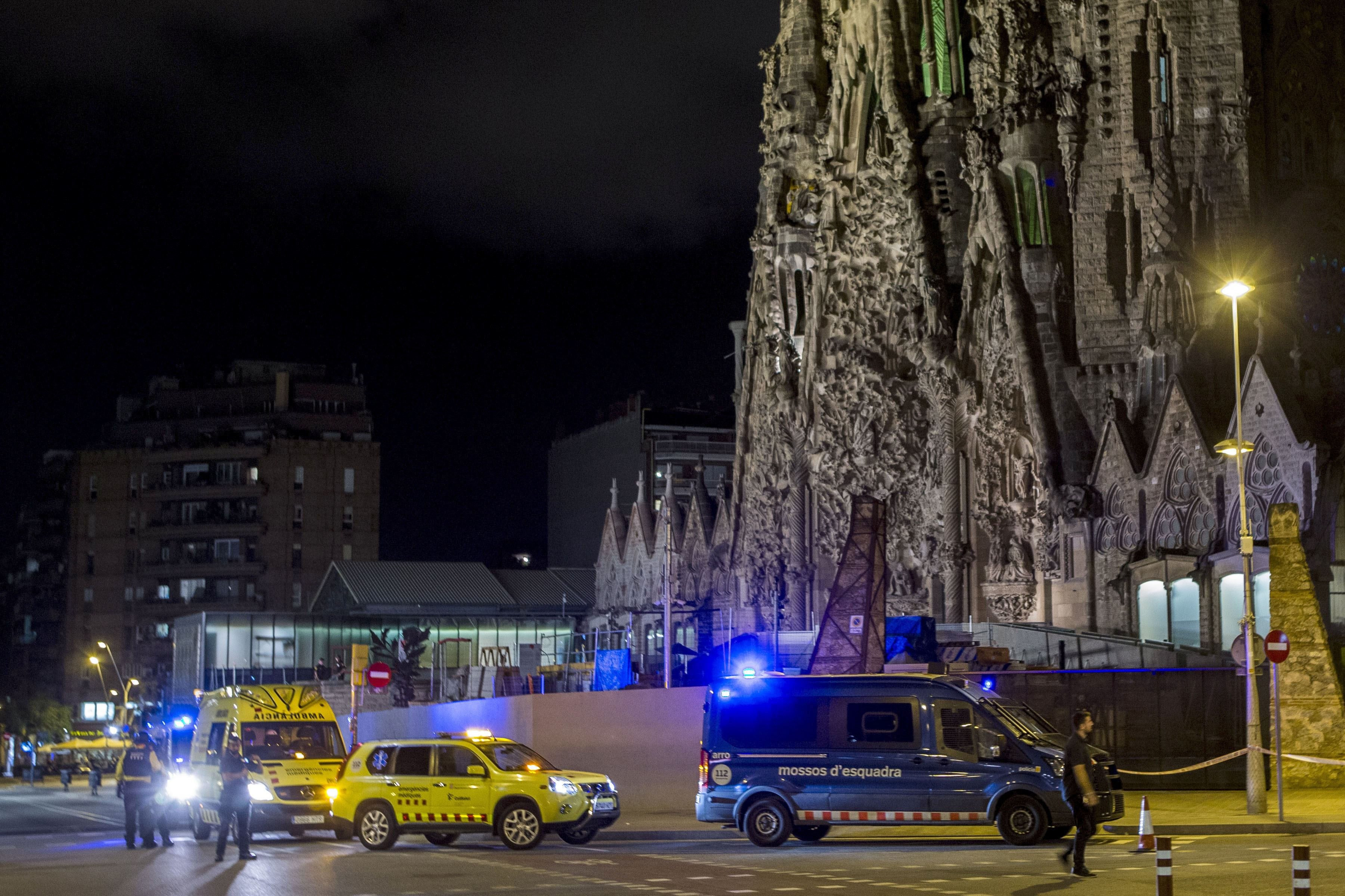 Efectivos de los Mossos d'Esquadra en la Sagrada Familia/ EFE