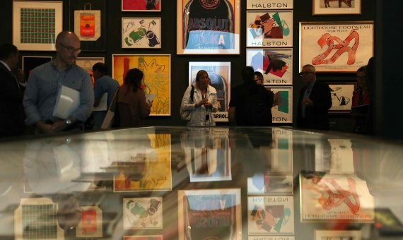 Vista de una de las salas de la exposición Warhol. El arte mecánico / EFE