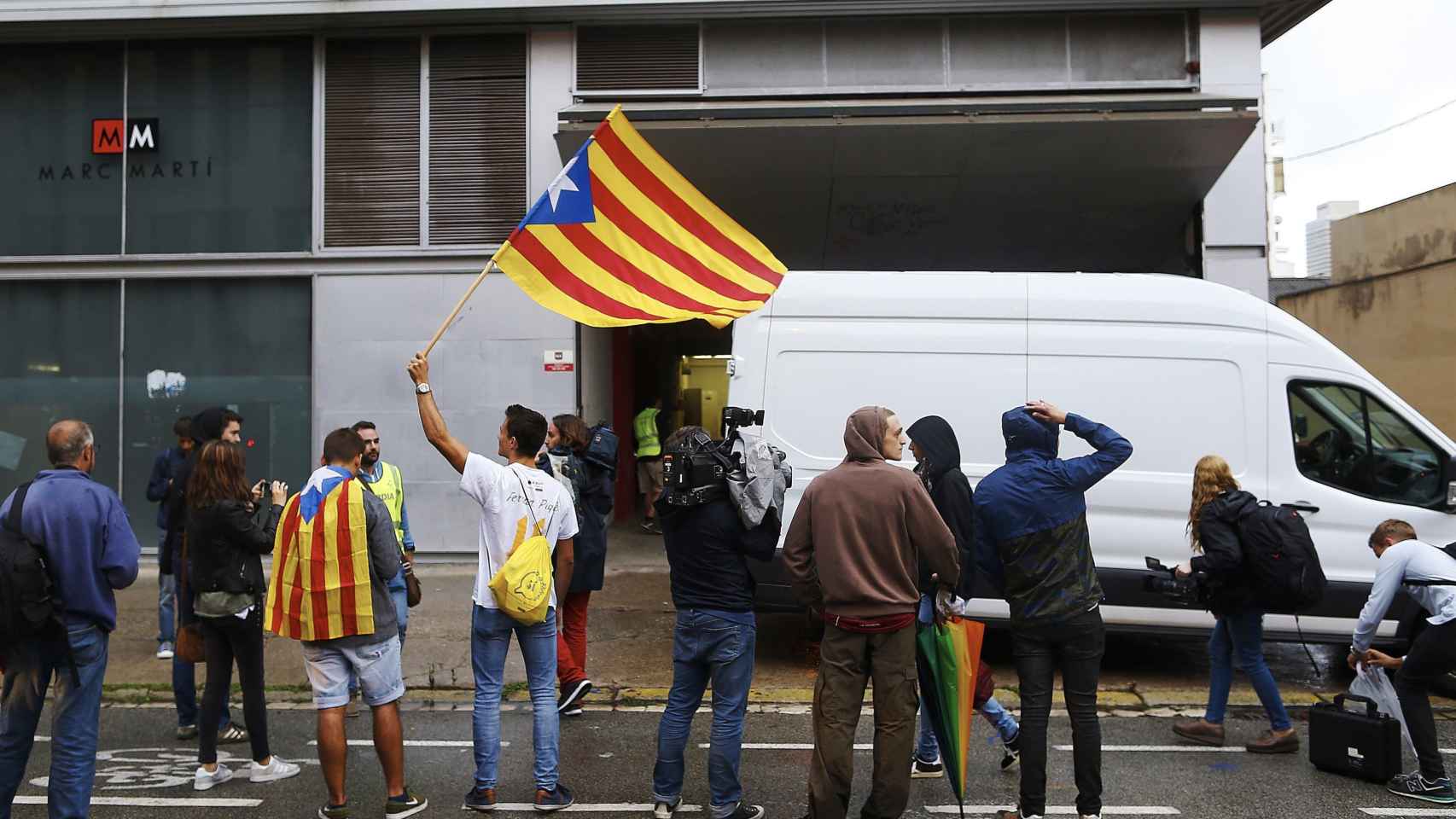 La Guardia Civil registra la nave de la empresa Marc Martí / EFE