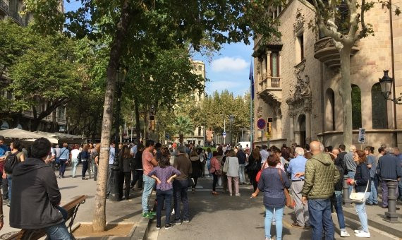 Concentración frente a las oficinas de la Diputació de Barcelona / M.S.