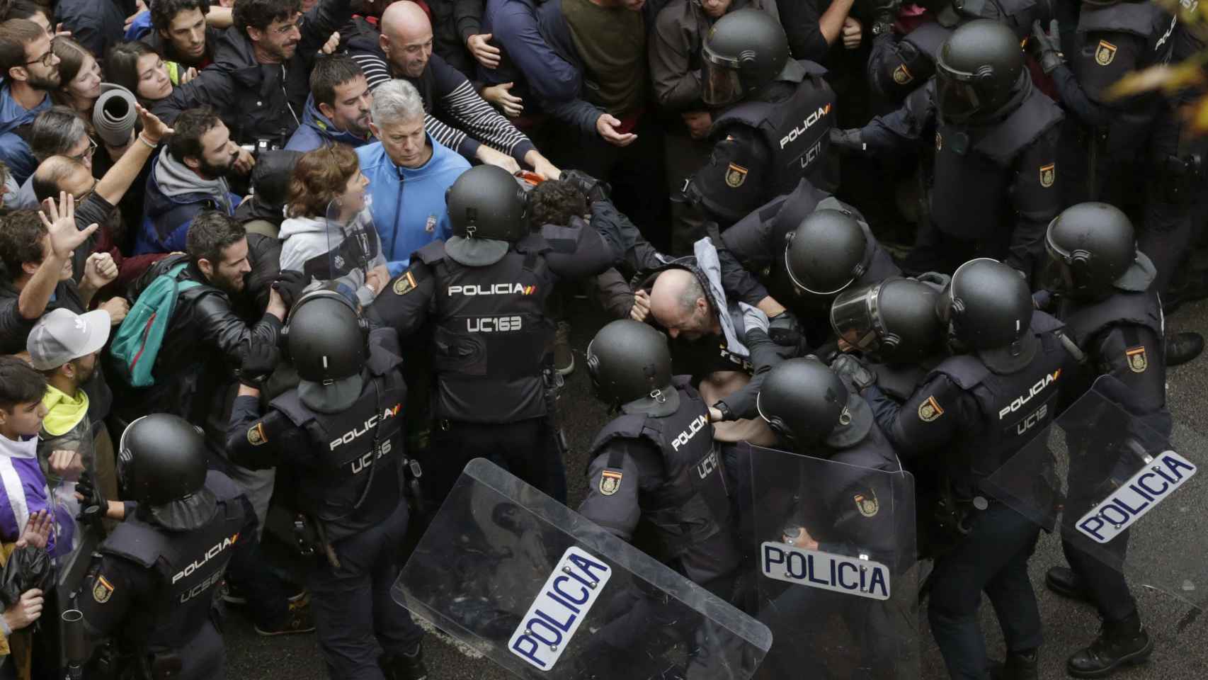 Actuación de la Policía Nacional el pasado 1 de octubre / EFE