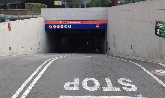 Entrada al depósito de la calle Badajoz / J. S.
