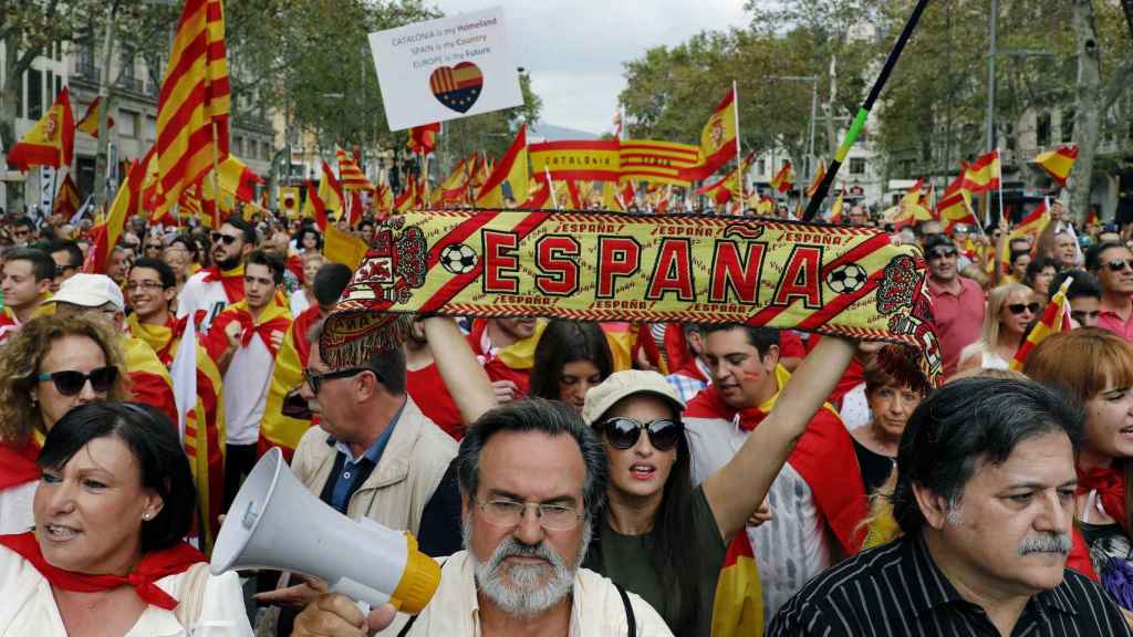 Participantes en la manifestación del día de la Hispanidad / EFE/Andreu Dalmau