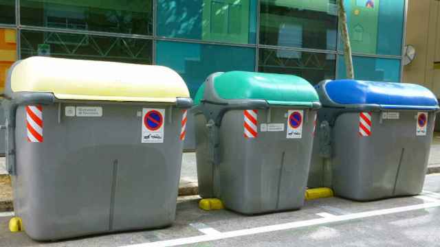 Contenedores para la recogida selectiva de residuos en Barcelona / EFE