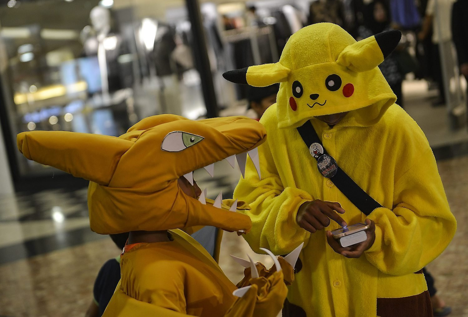 Dos asistentes en el Salón del Manga / EFE