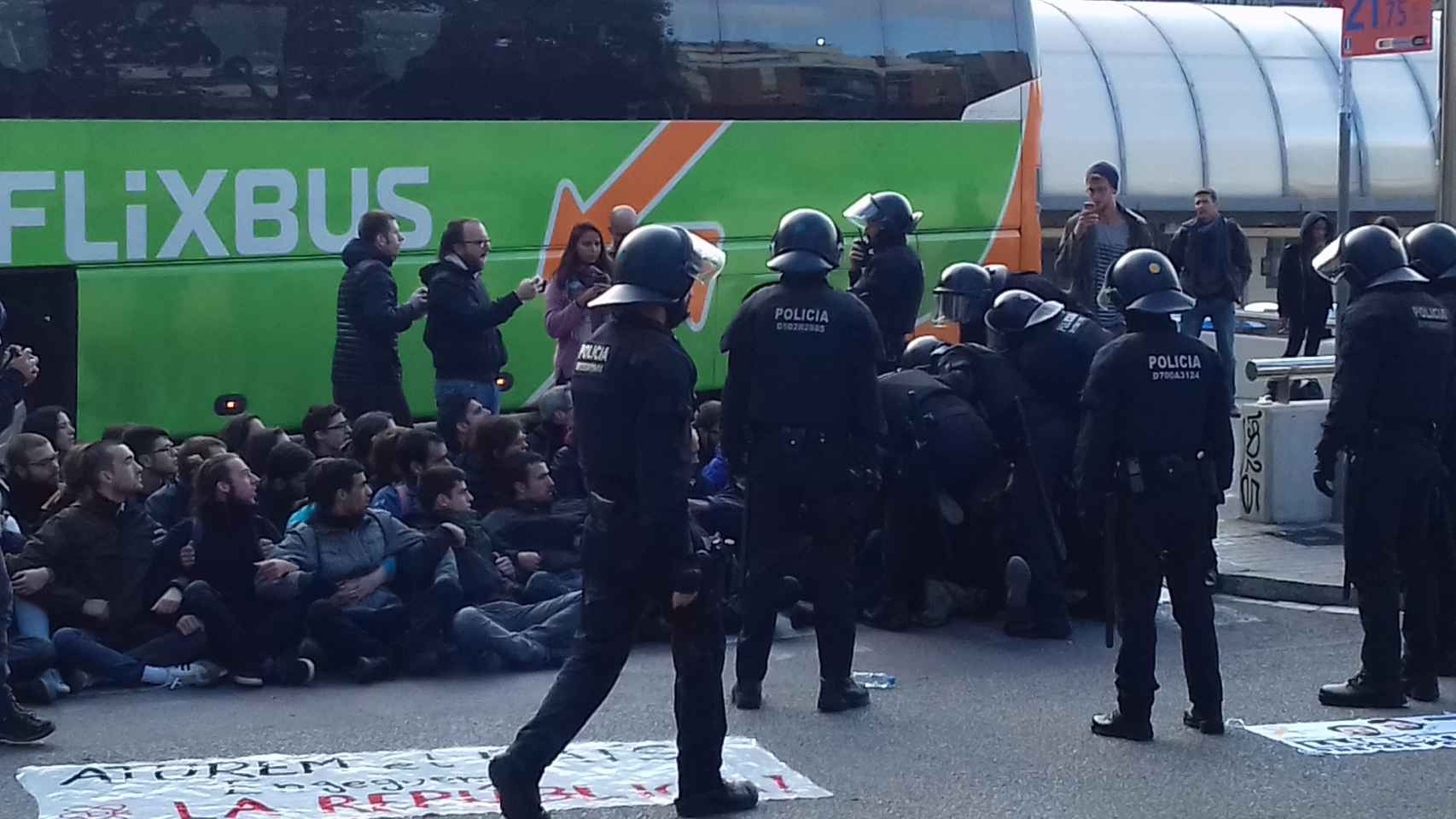 Actuación de los Mossos en la Estació del Nord, el pasado 3 de noviembre durante la huelga / JORDI SUBIRANA