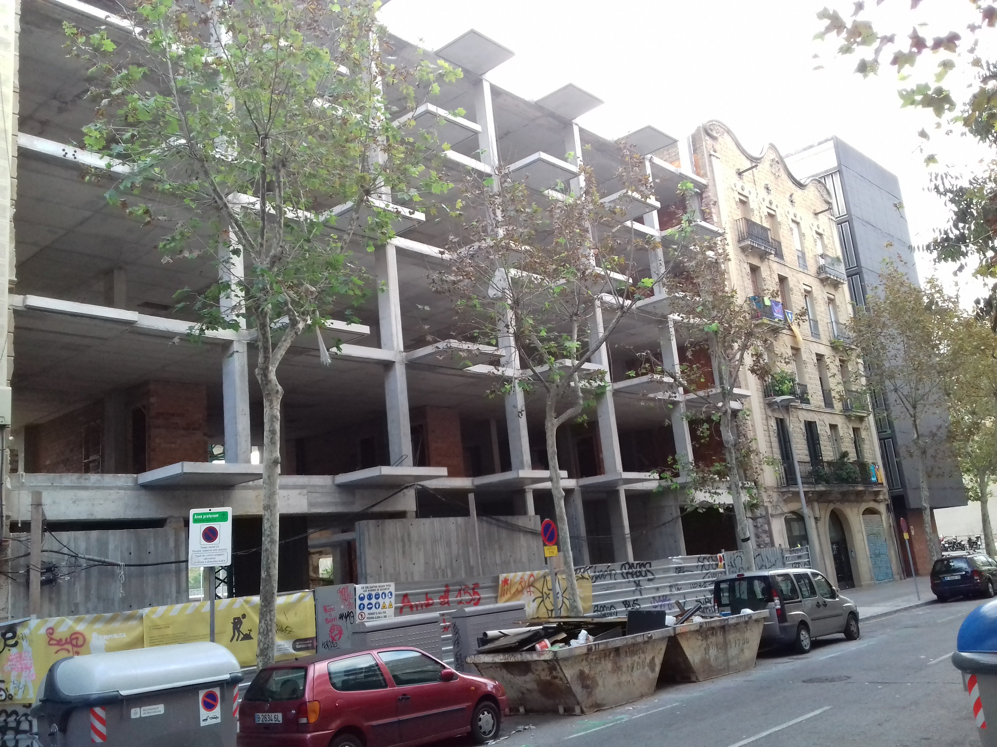 Edificio de la calle Ali-Bey destinado a vivienda social / JORDI SOBIRANA