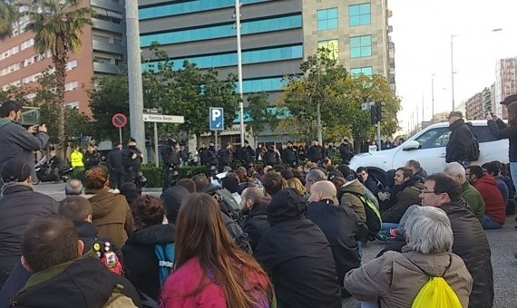 Corte de la Ronda del Mig, a la altura de plaza de Cerdà durante la huelga