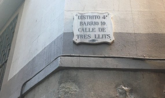 Calle dels Tres Llits. Perímetro del burdel municipal / AROA ORTEGA