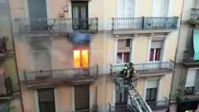 El incendio de esta tarde en la calle de Nou de la Rambla / 324 MONTSE PLANAS