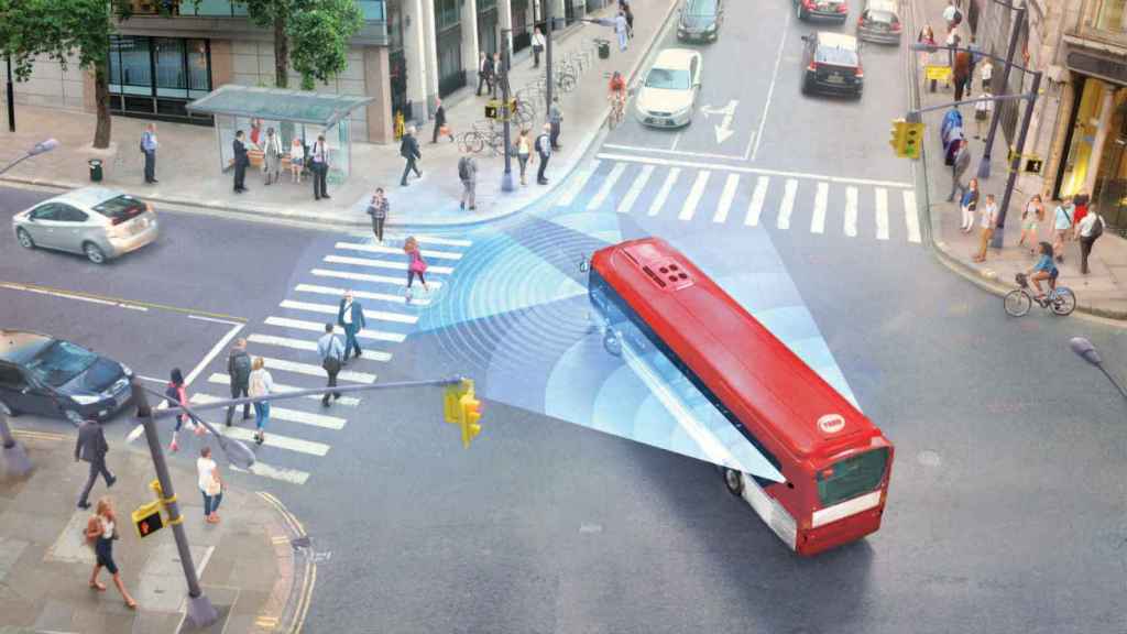 Las cámaras del sistema Mobileye vigilan los alrededores del autobus / TMB