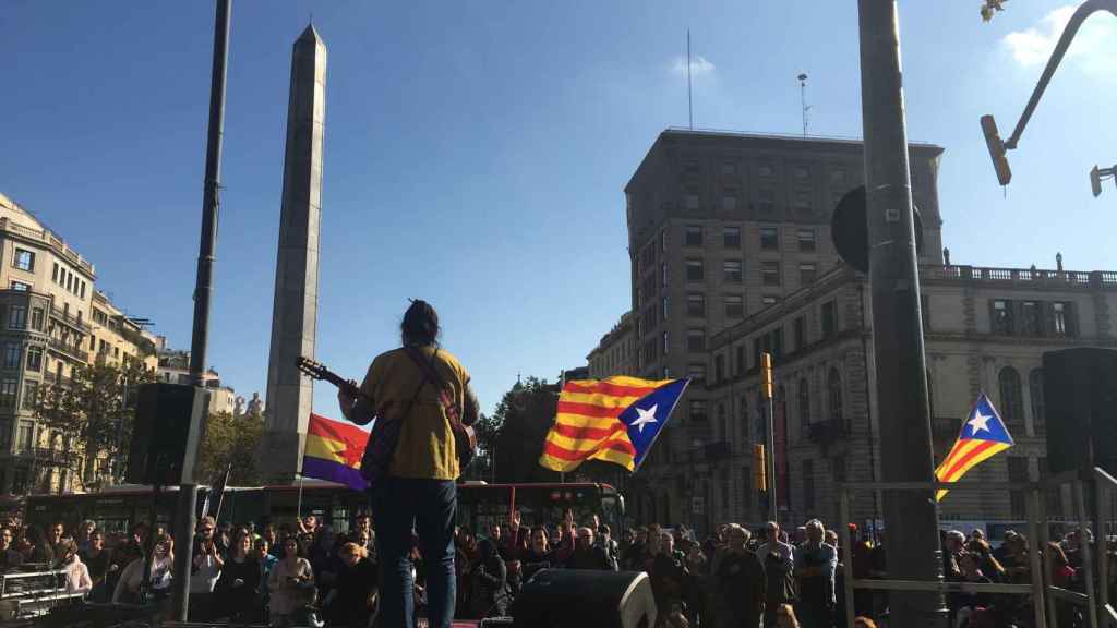 Final de la movilización antifascista en Els Jardinets de Gràcia / PAULA BALDRICH