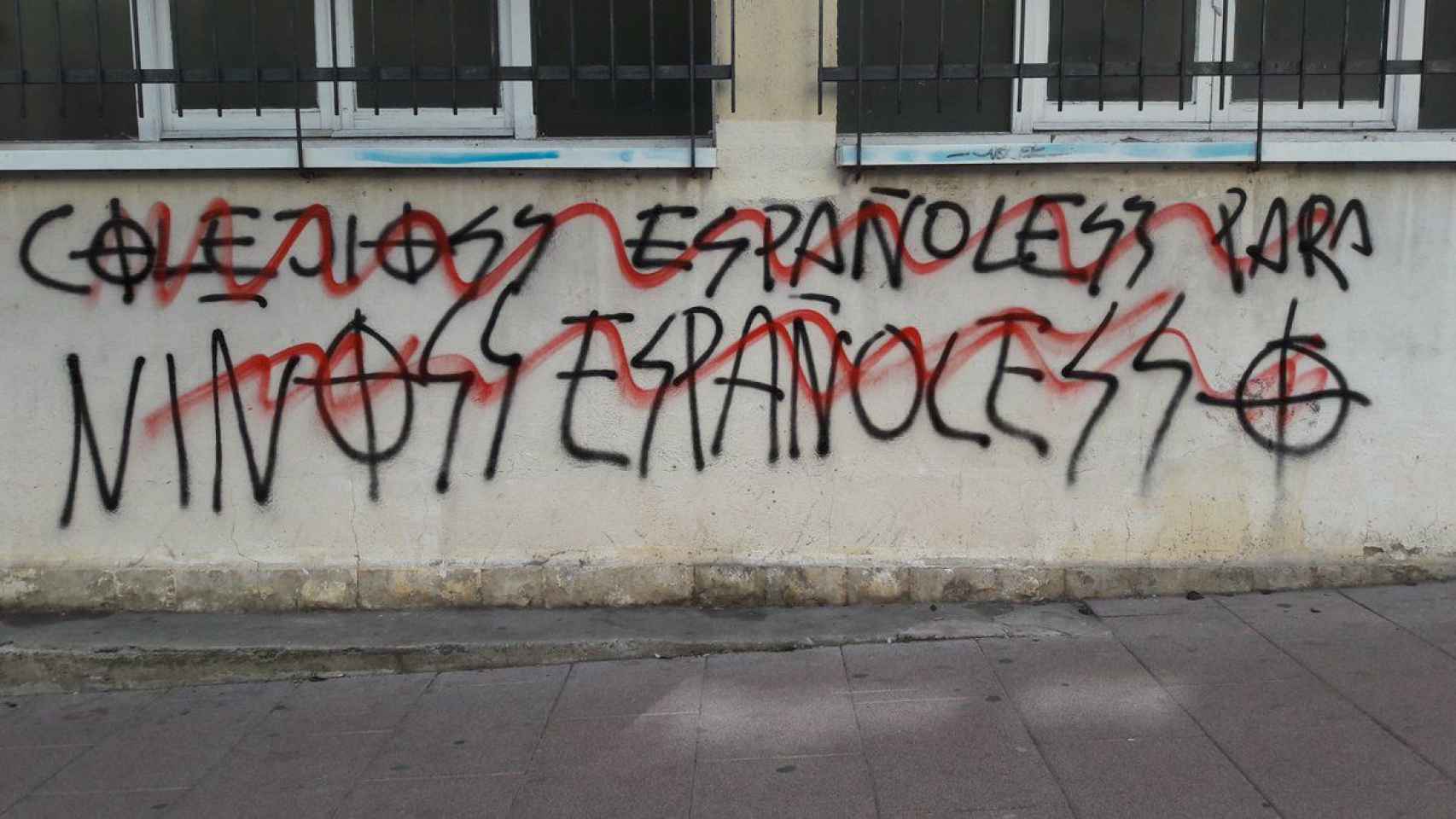 Pintada nazi en la escuela Tibidabo de Nou Barris