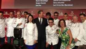 JKordi Cruz, detrás en el centro, junto a los otros chefs españoles con tres estrellas Michelin / EP